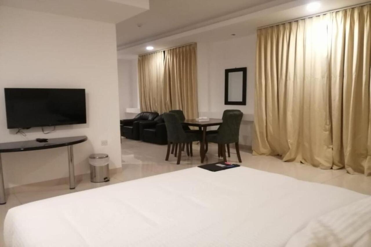 Parkside Plaza Muscat Ξενοδοχείο Εξωτερικό φωτογραφία